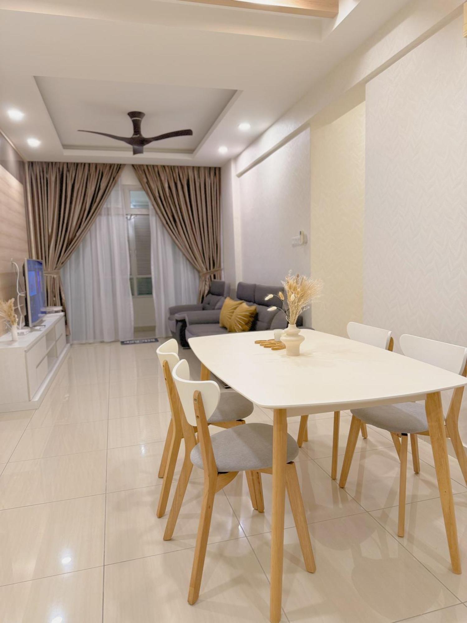 Mount Austin Midori Muji 6pax * Johor Bahru
